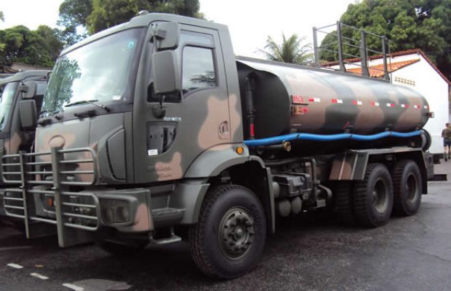 Diretor de polícia criminal angolana detido em caso de desvio de 132 camiões cisterna