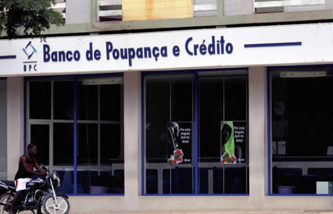 Banco angolano recuperou metade do dinheiro desviado por funcionários
