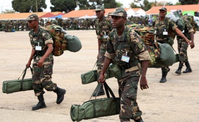 Contingente de 160 militares angolanos partiu hoje para missão de paz no Lesoto