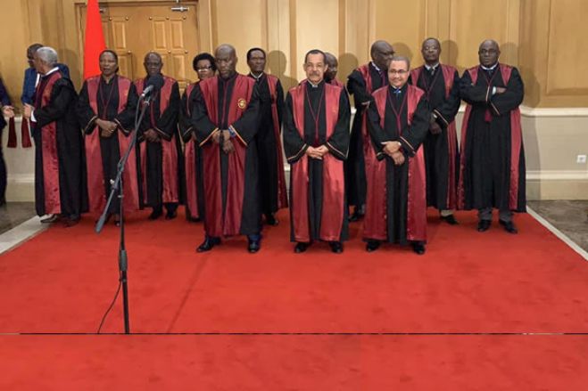 Um olhar fugaz sobre a actual Constituição angolana