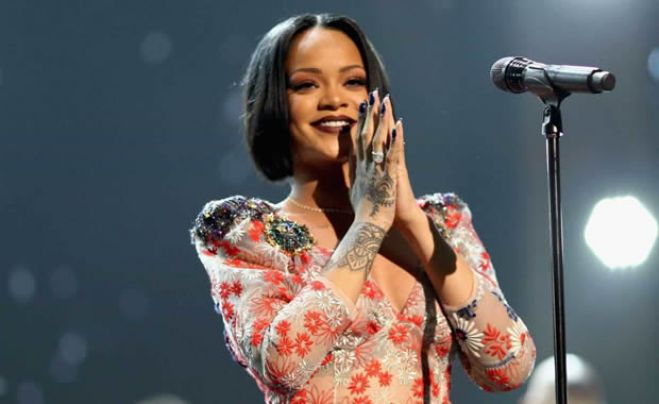 Rihanna é alvo de onda racista nas redes sociais