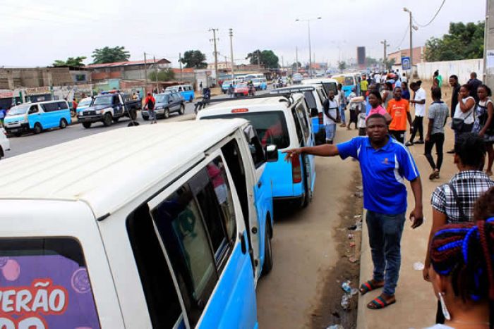 Governo fixa tarifa de táxi em 200 kwanzas e de autocarro em 150 kwanzas