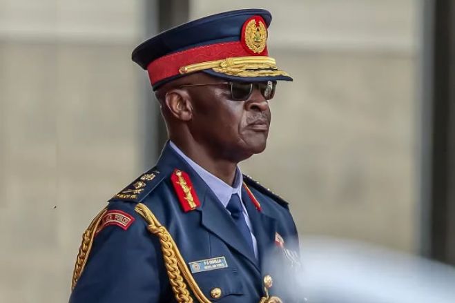 Chefe das Forças Armadas do Quênia morre em queda de helicóptero, diz presidente do país