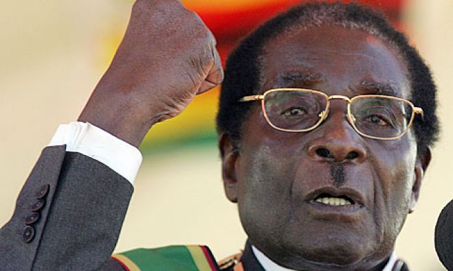 Mugabe resiste à pressão de militares para deixar governo do Zimbábue