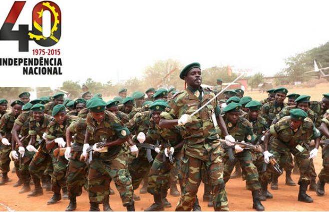 Desfile militar com 10.000 pessoas assinala 40 anos da independência de Angola