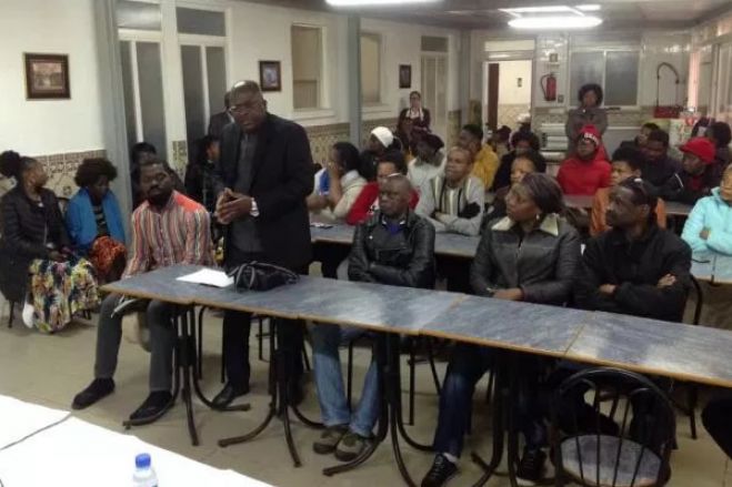 Doentes angolanos a receber tratamento em Lisboa queixam-se das condições das pensões