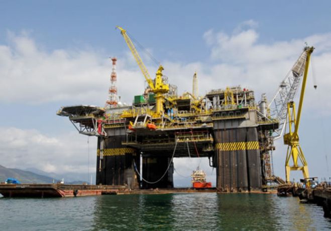 Produção petrolífera angolana desce mais de 100.000 barris por dia em novembro
