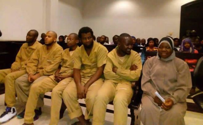 Quatro angolanos muçulmanos condenados a prisão por associação ao Estado Islâmico