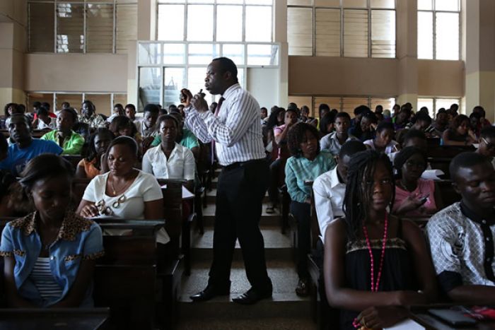Salários dos docentes universitários em Angola sobem 80 por cento