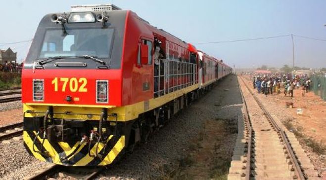 Linha férrea que ligará Luanda ao novo Aeroporto Internacional pronta em Março de 2019