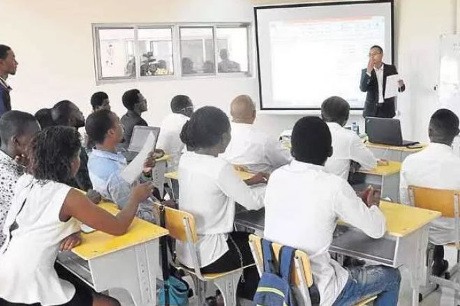Escolas públicas angolanas com sistema integrado para certificação de documentos