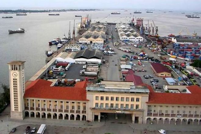 Porto de Luanda demarca-se da venda de viaturas
