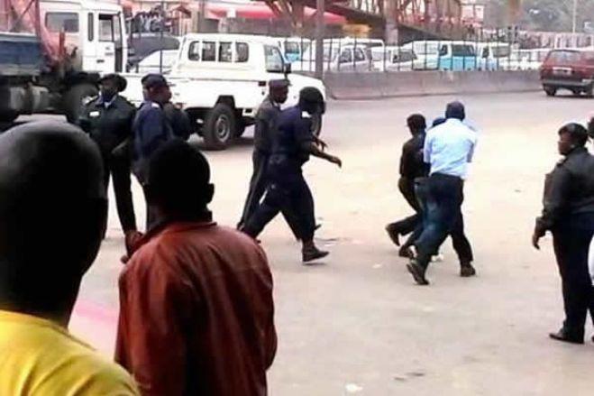 Polícia reprime protesto de ex-trabalhadores da Casa de Segurança do PR - organização