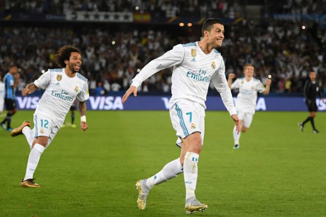 Cristiano Ronaldo na cobrança de falta que deu a vitória ao Real Madrid