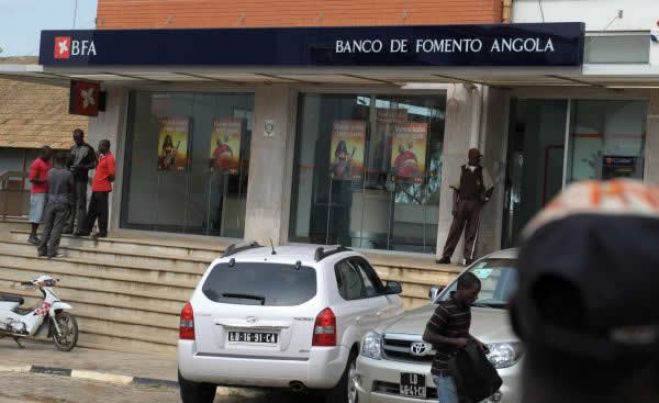 Três bancos comerciais em Angola multados por violarem dever de informar