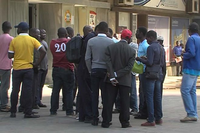 Crise tirou emprego a 100.000 angolanos desde finais de 2014 - sindicatos