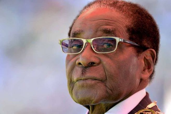Mugabe saiu há um ano, mas o Zimbabué continua em crise