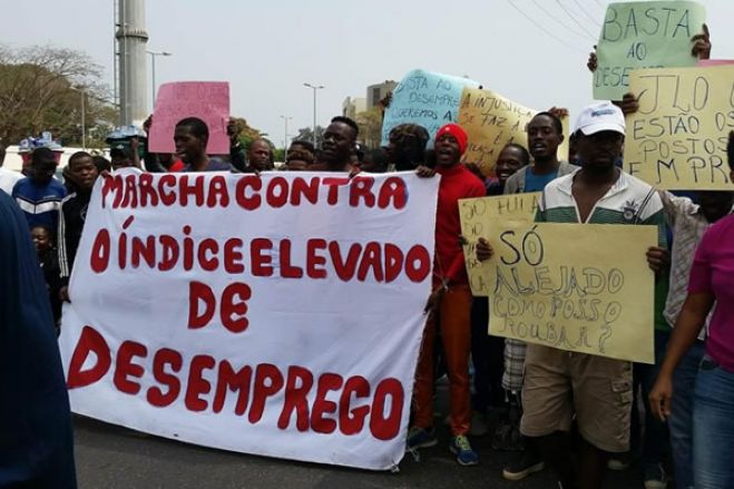 Centena e meia de desempregados angolanos manifestam-se em Luanda