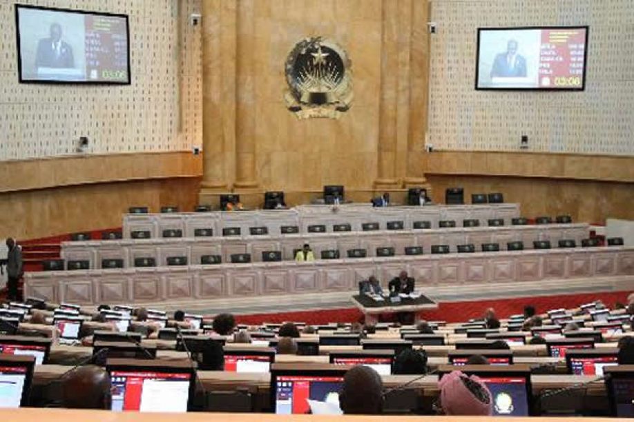 Parlamento angolano debate lei que prevê até 8 anos de prisão para o garimpo ilegal sem apoio da oposição