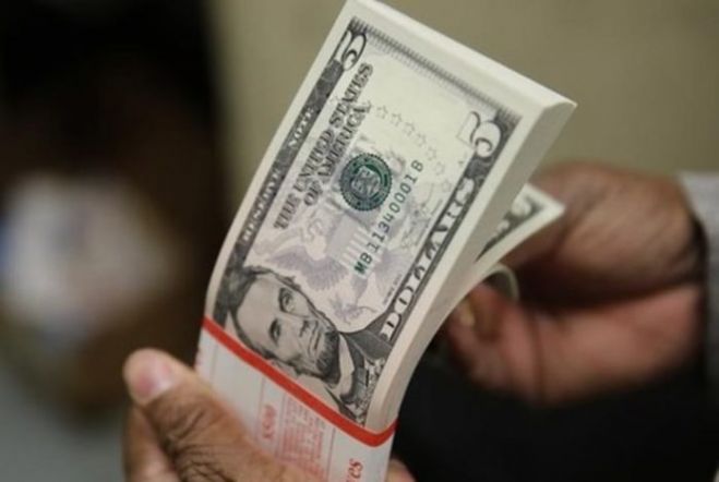 Economistas dizem que Angola não está preparada para voltar a comprar dólares aos EUA
