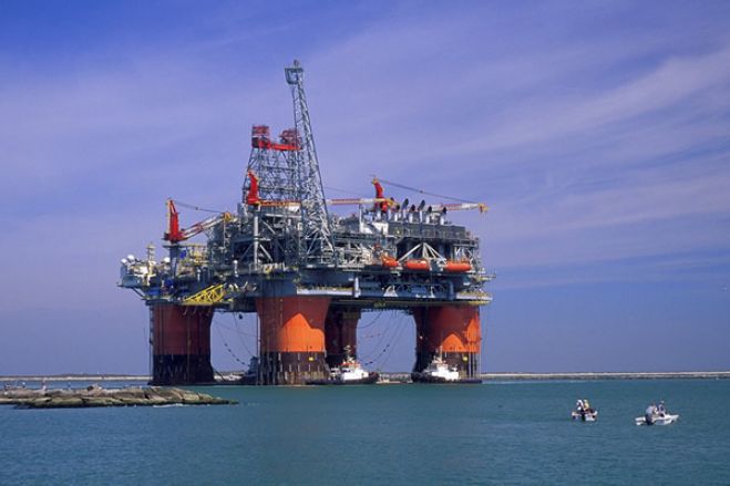 Pagar empréstimos chineses com petróleo angolano traz riscos - Fitch Solutions