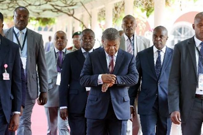 Apenas três chefes de Estado na mini-cimeira de Luanda
