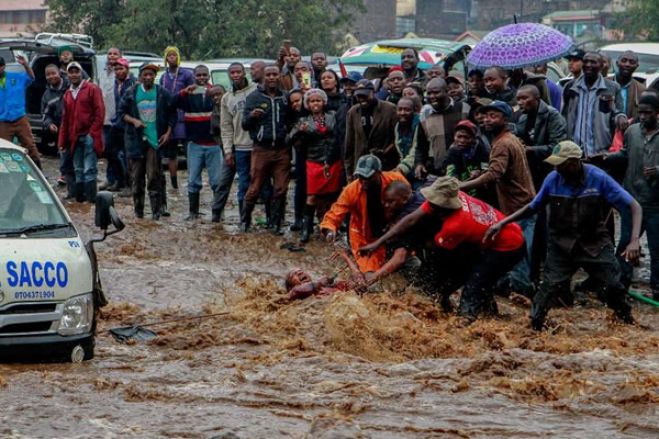 Fortes chuvas no Quénia causam 100 mortos e 260 mil deslocados