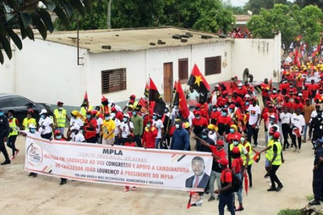 Gabinete Provincial de Educação no Huambo obriga alunos  a participarem da ‘marcha patriótica’ da MOVANGOLA