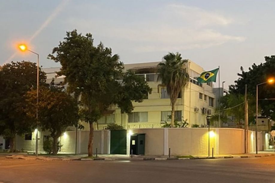 Consulado do Brasil interdita por cinco anos todos os requerentes de visto cujo pedido foi recusado por suspeita de falsificação de documentos