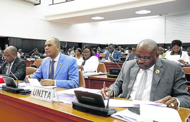 Deputados debatem sobre demolições