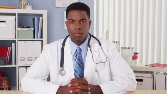Médicos internos angolanos pedem criação de sindicato para defender classe