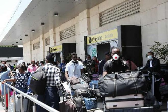 Dificuldades forçam regresso ao país de imigrantes angolanos em Portugal