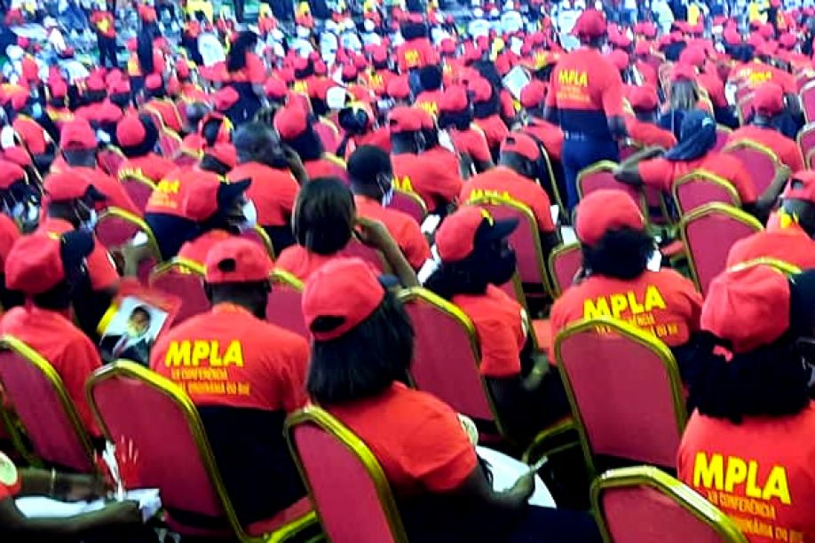 Sucessão: &quot;MPLA não consegue alterar a Constituição&quot;