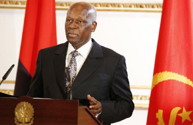 José Eduardo dos Santos: &quot;País vive momento de grande estabilidade política e social&quot;