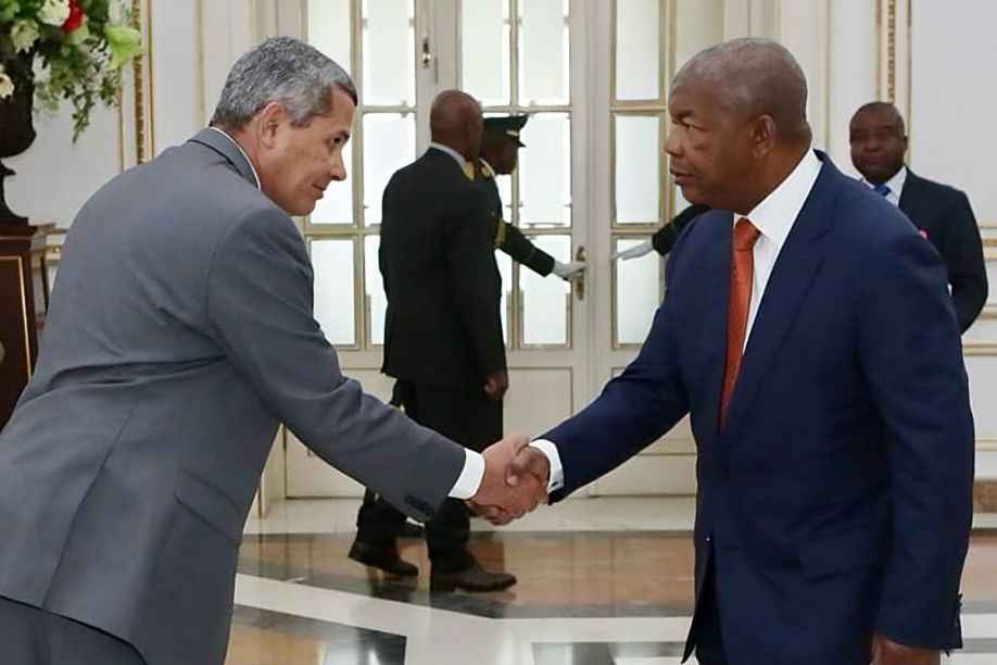 João Lourenço exorta Rui Falcão a iniciar preparação de Angola para a CAN2025