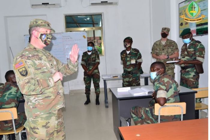 Militares norte-americanos visitaram à Academia das FAA no Lobito em Benguela