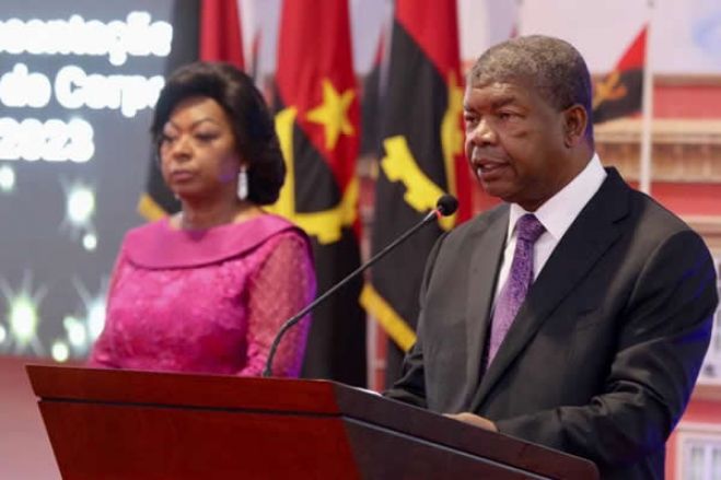 Ucrânia: João Lourenço diz que é hora de negociar paz e pede à Rússia que dê esse passo