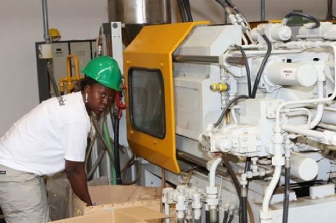 Angola apela aos portugueses para investir num mercado com 200 milhões e garante não haver riscos