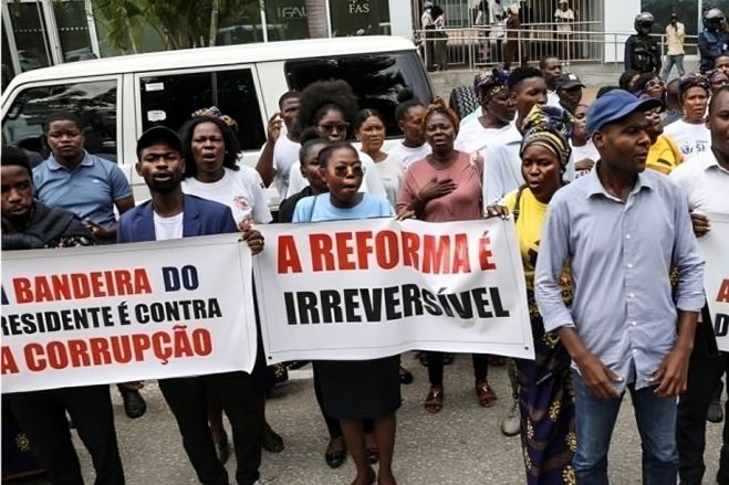 Fiéis e pastores da IURD Angola contestam decisão “viciada” sobre nova denominação