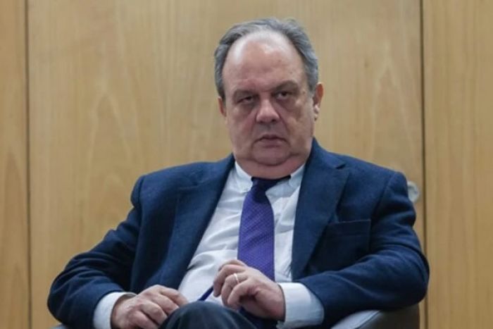 João Soares pede &quot;movimento pacífico&quot; em Angola que impeça&quot;mais uma vigarice eleitoral&quot;