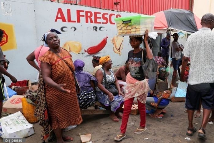 Angolanos pedem ao &quot;pai&quot; João Lourenço para travar subida de preços