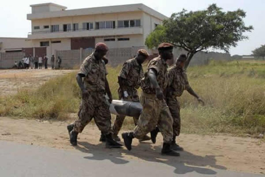 Vídeo de militares moçambicanos a queimarem cadáveres é &quot;horrível&quot; - Amnistia Internacional