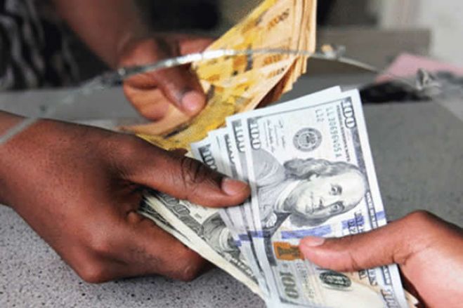 Tributação nas transferências em moeda estrangeira que afeta salários de expatriados começa a ser aplicada hoje