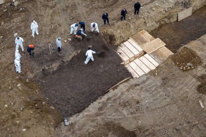 Nova York abre valas comuns para enterrar mortos por coronavírus