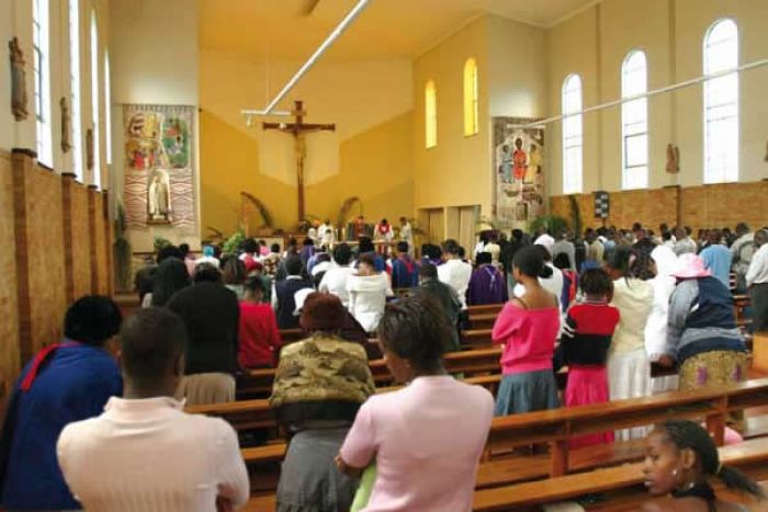 Covid-19: Igreja Católica angolana pede que se evitem contactos físicos durante missas