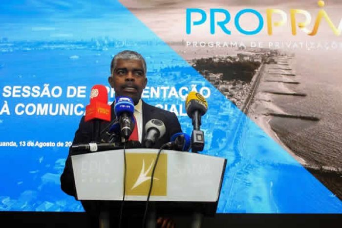 Estado angolano garante “participação de trabalhadores” no capital social das 195 empresas a privatizar