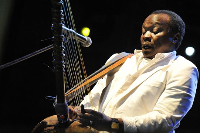 Morreu músico guineense Mory Kanté que cantou sucesso “Yéké yéké”