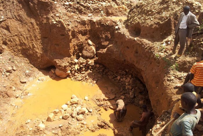 Desabamento de terras na Huíla mata 13 garimpeiros em mina artesanal de ouro