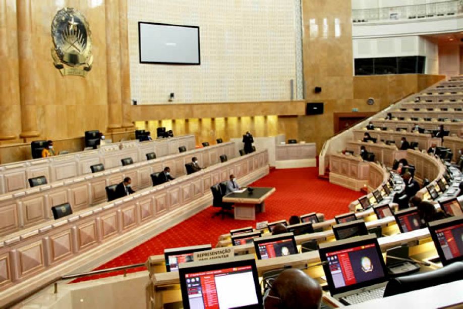 Parlamento angolano nega violação da Constituição na abertura do ano parlamentar
