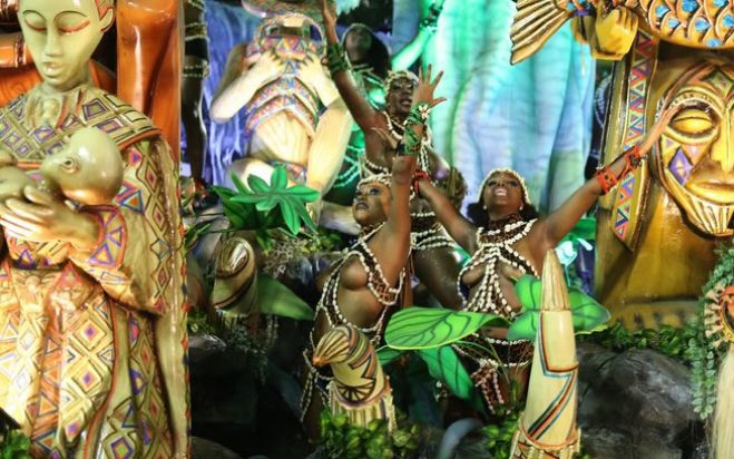 Com enredo patrocinado por ditador, Beija-Flor é campeã do Carnaval do Rio 2015